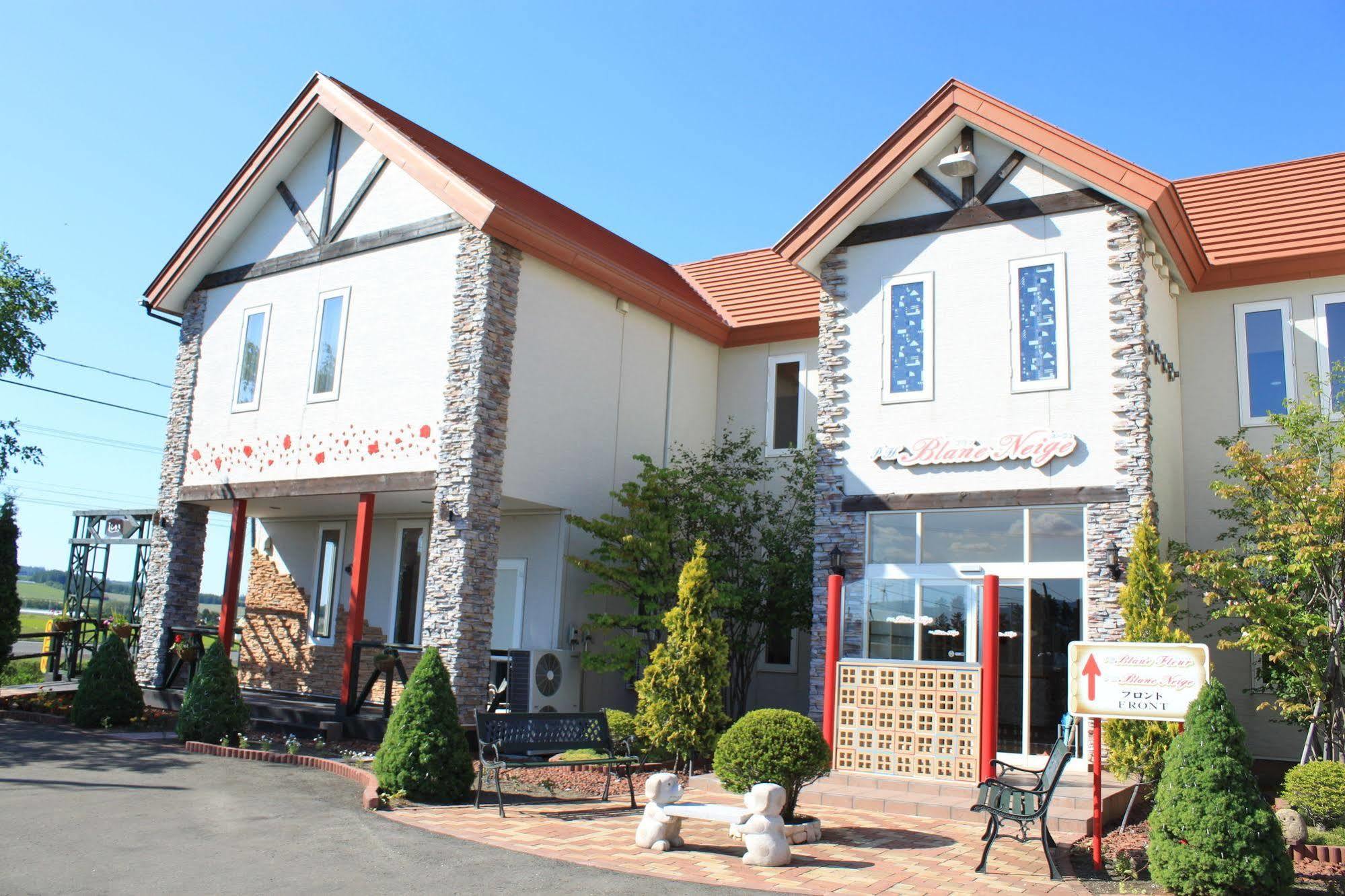 Nakafurano Petit Hotel Blanc Fleur מראה חיצוני תמונה
